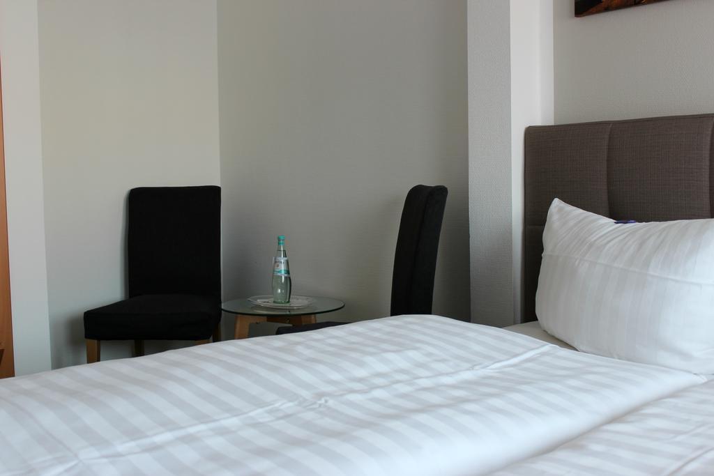 פנמינדה Hotel Und Restaurant "Zur Zwiebel" מראה חיצוני תמונה